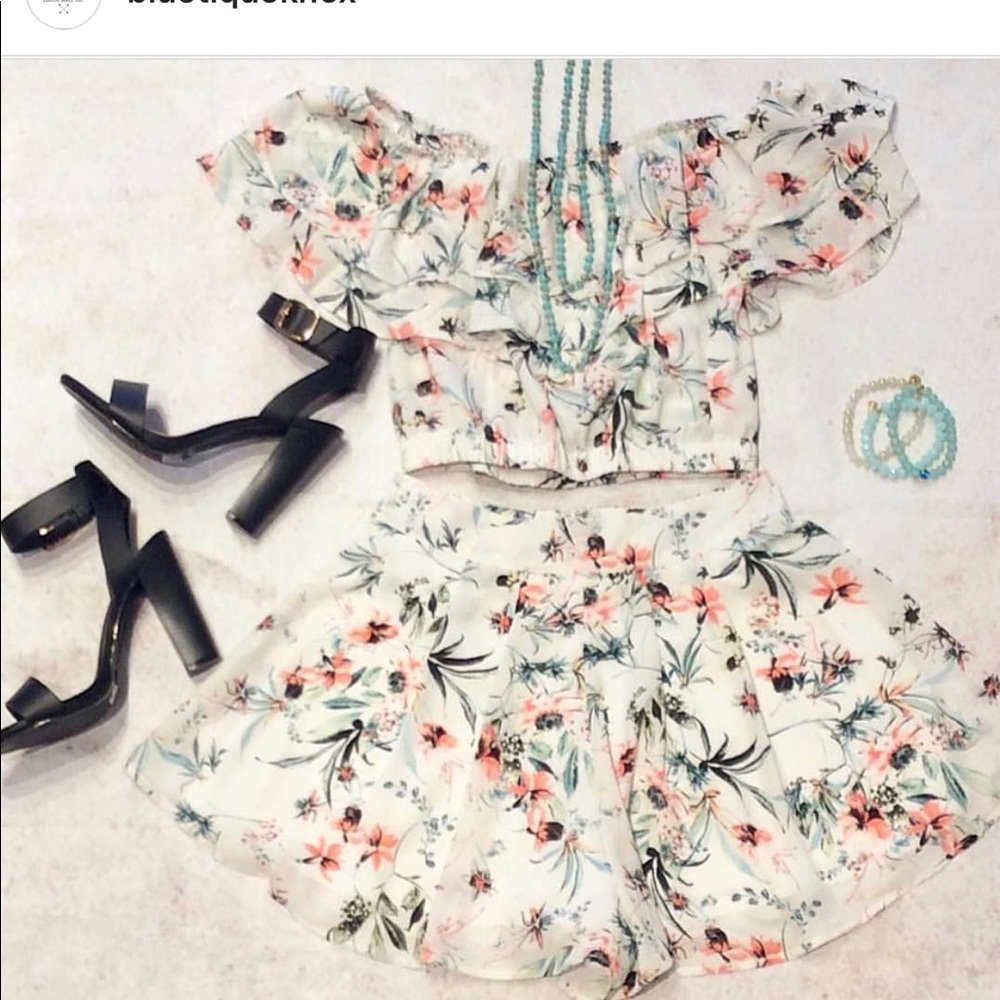 Floral set! Never worn (mine isn’t the pic above)